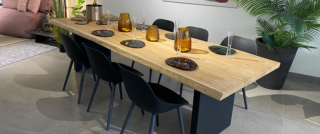 Royal table main
